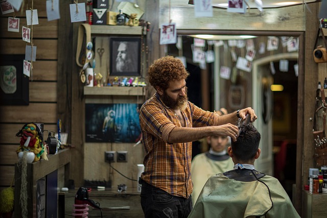 muž v barbershopu